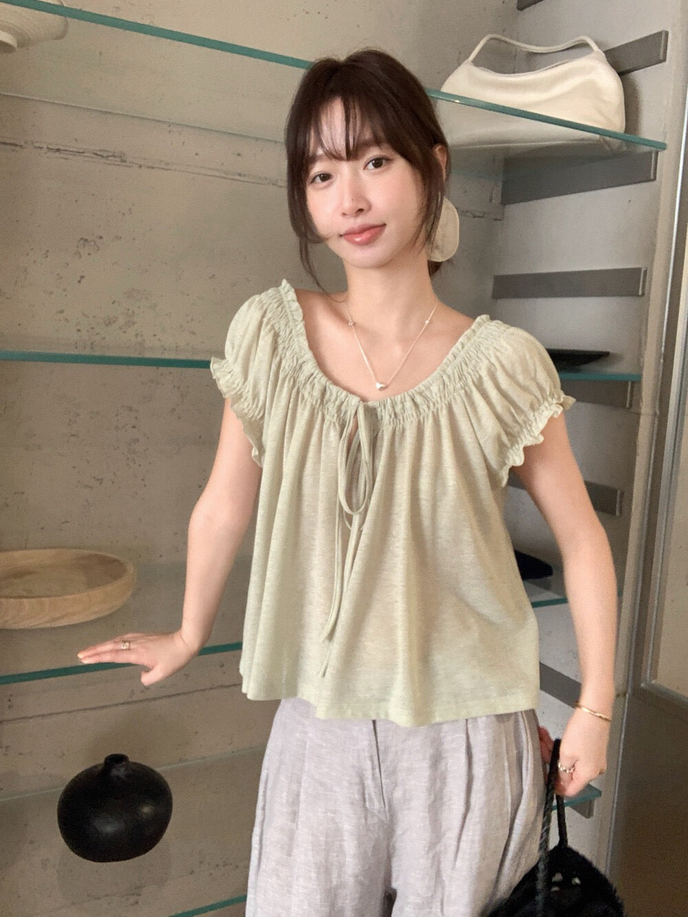 B48 / 橡筋領綁帶泡泡袖BL