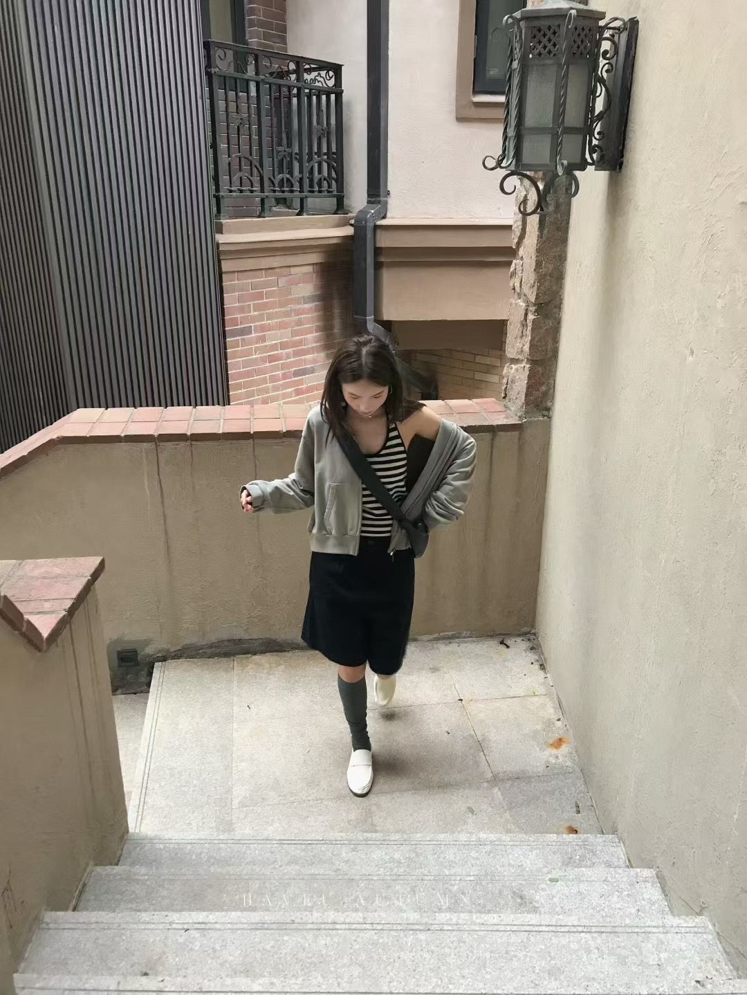 // 造型感全羊毛軟軟掛頸小背心