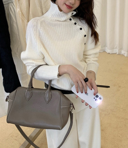 // 側鈕扣直坑紋高領毛衣