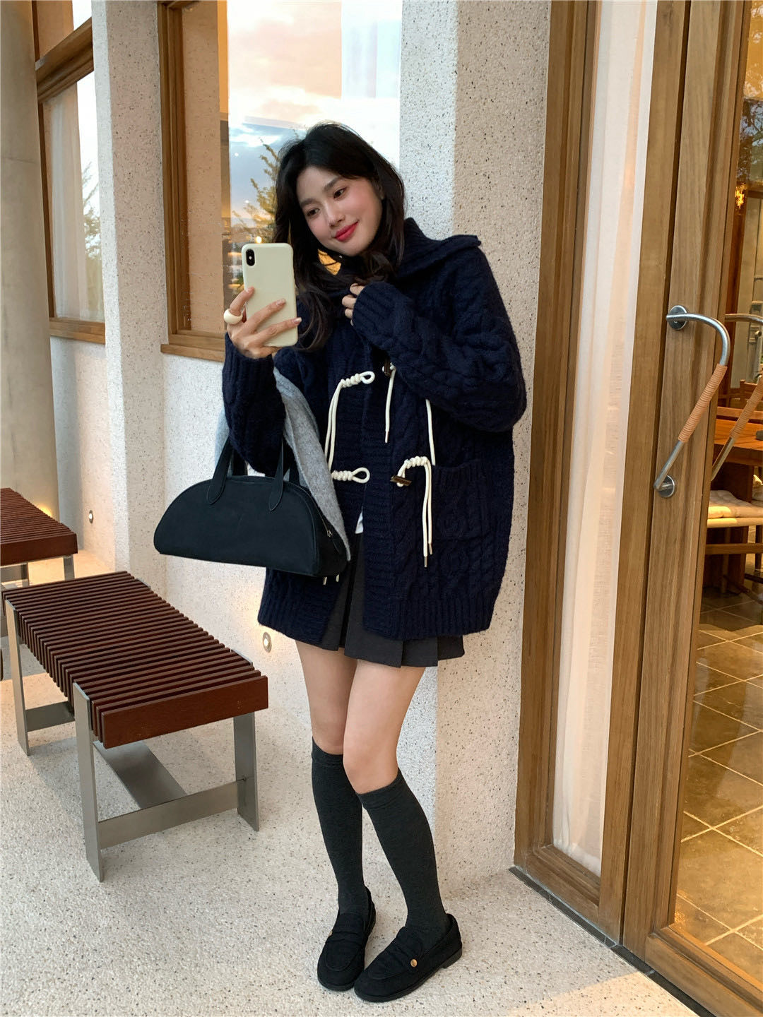 // 超重工牛角鈕麻花連帽中長CD