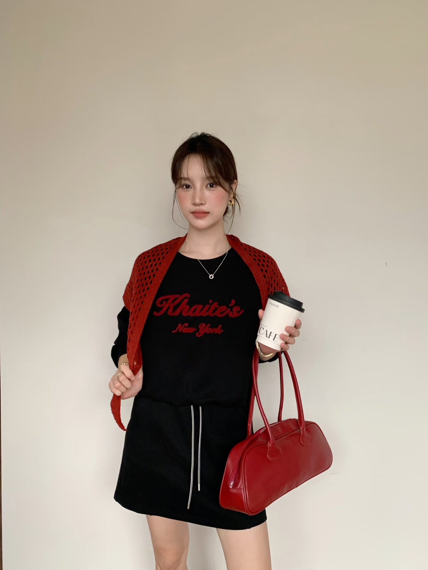 // 超美刺繡字衛衣+抽繩短裙兩件套(連針織披肩)￼