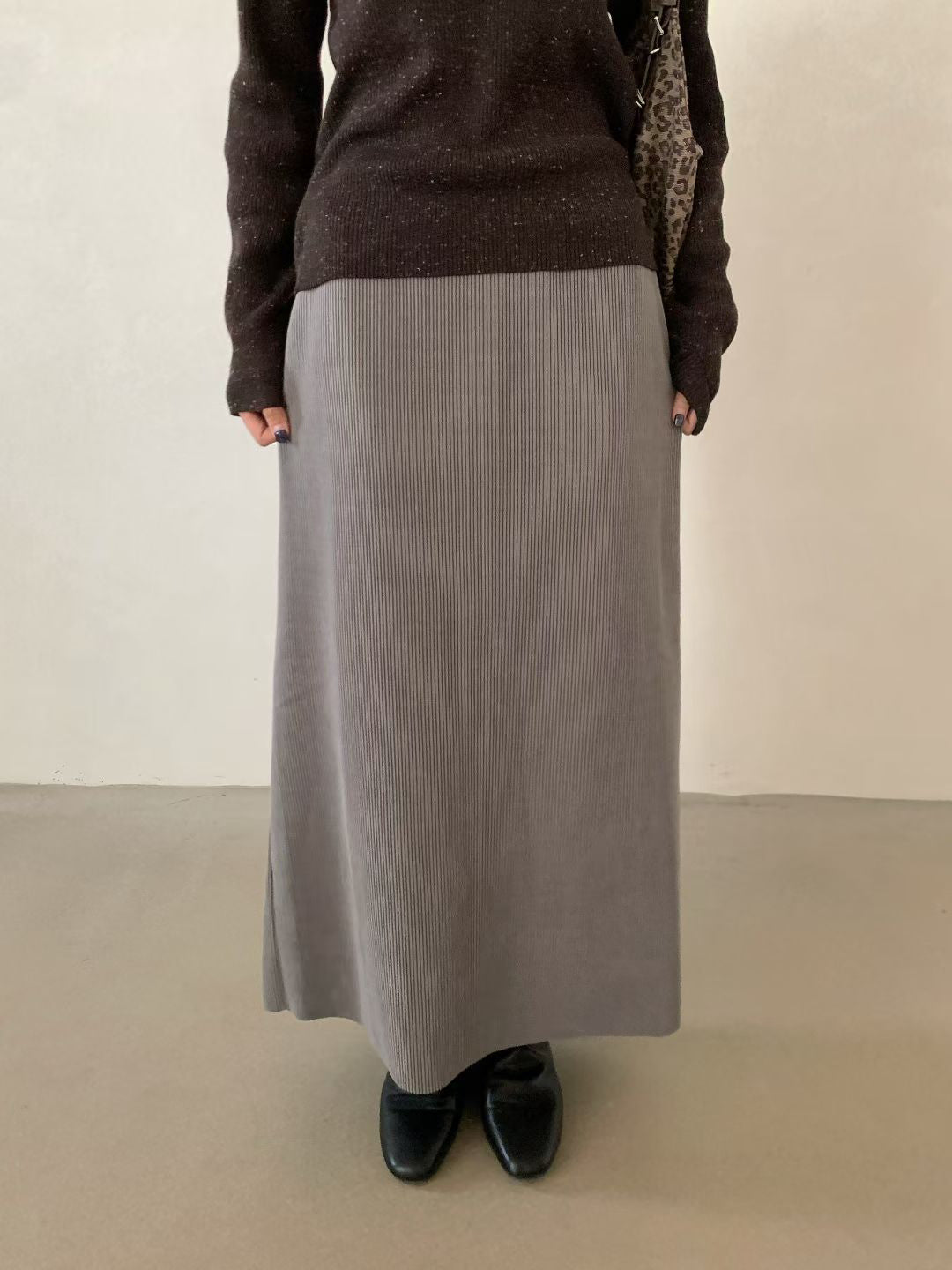 // 超大彈力絨感中裙