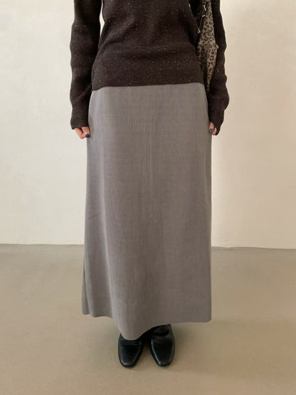 // 超大彈力絨感中裙