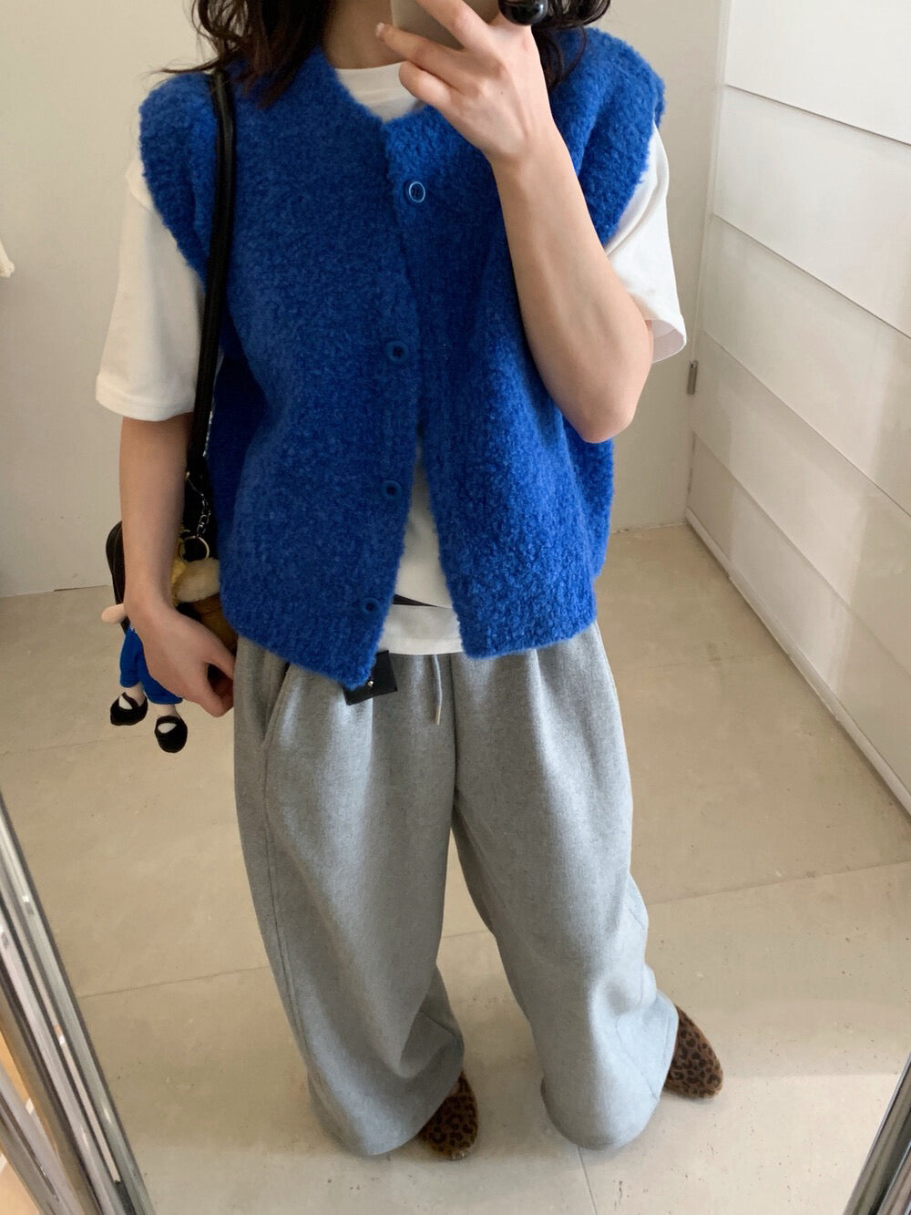 // 可愛感圈圈毛鈕扣背心馬甲￼