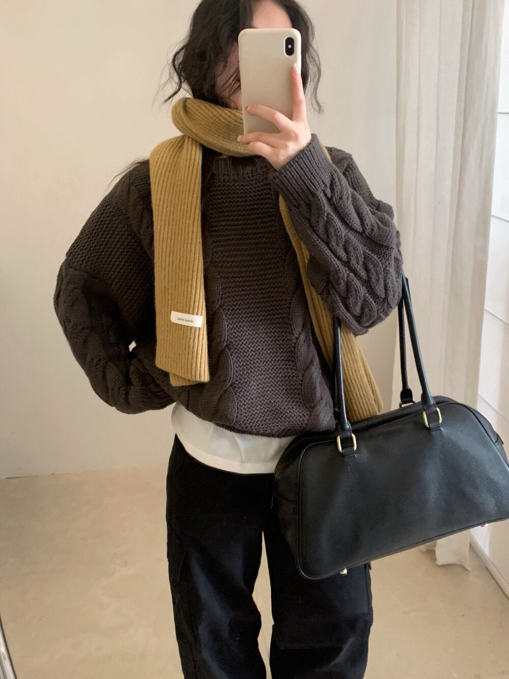 // 粗麻花圓領寬鬆毛衣