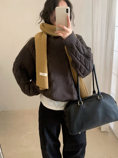 // 粗麻花圓領寬鬆毛衣