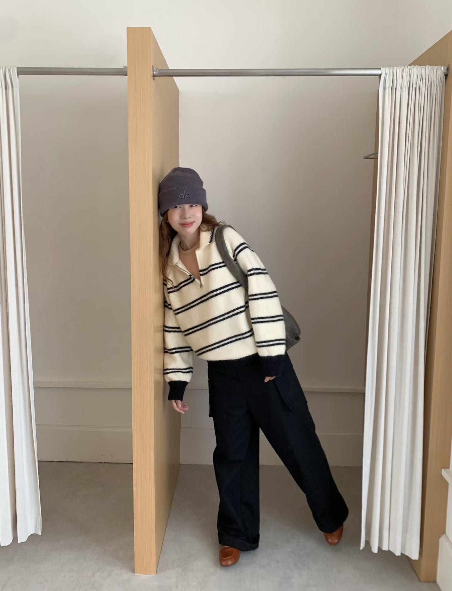 // 撞色間條邊半拉鍊毛衣