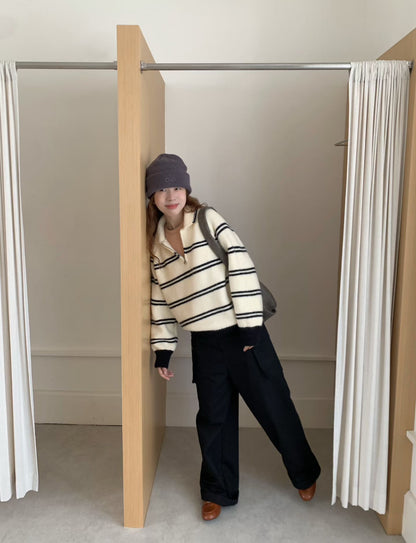 // 撞色間條邊半拉鍊毛衣