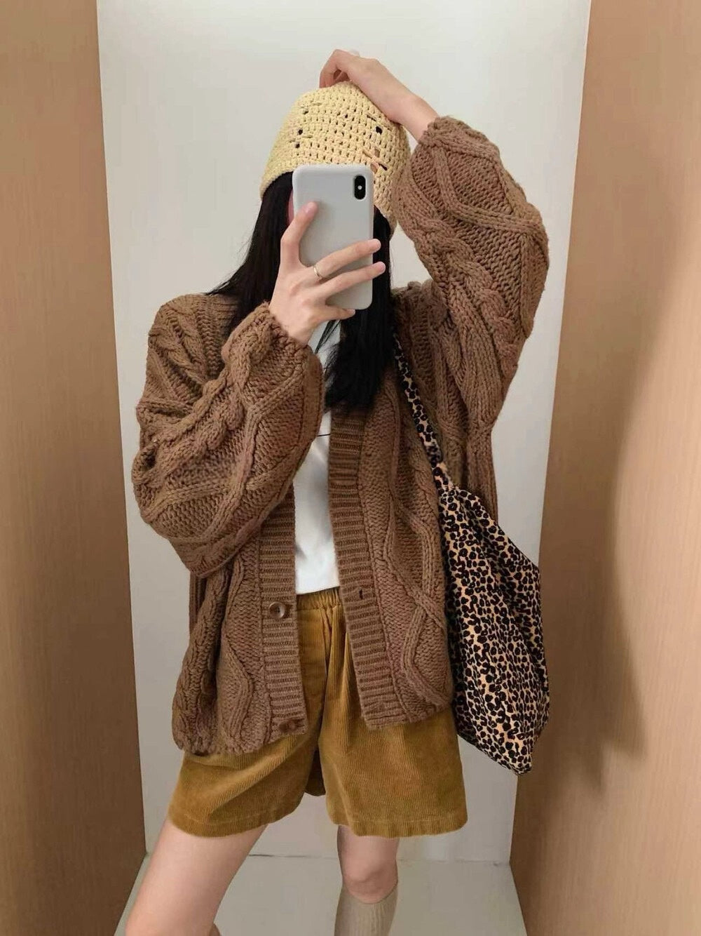 // 復古感V領重工麻花中長CD