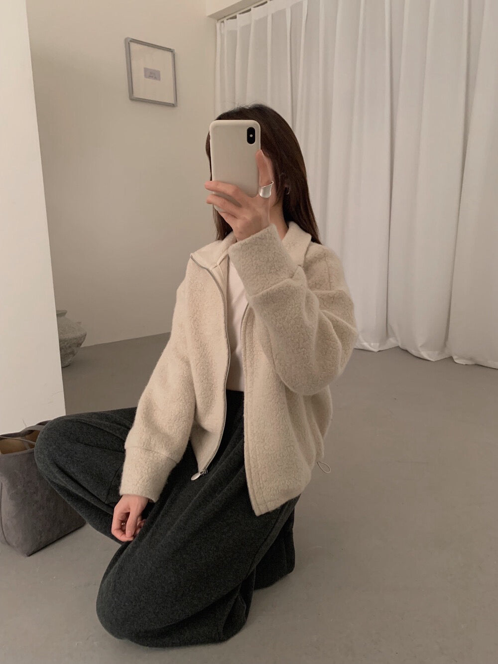 // 85%羊毛下擺可抽繩立領外套