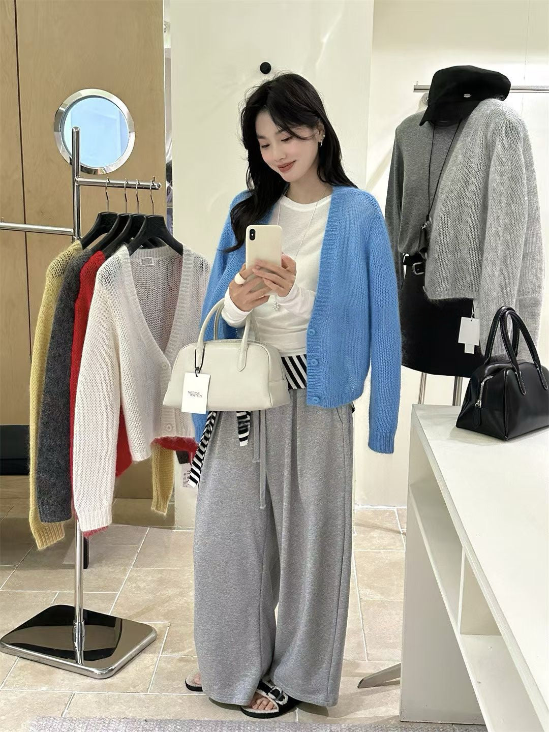 // 柔光馬海毛深V領CD