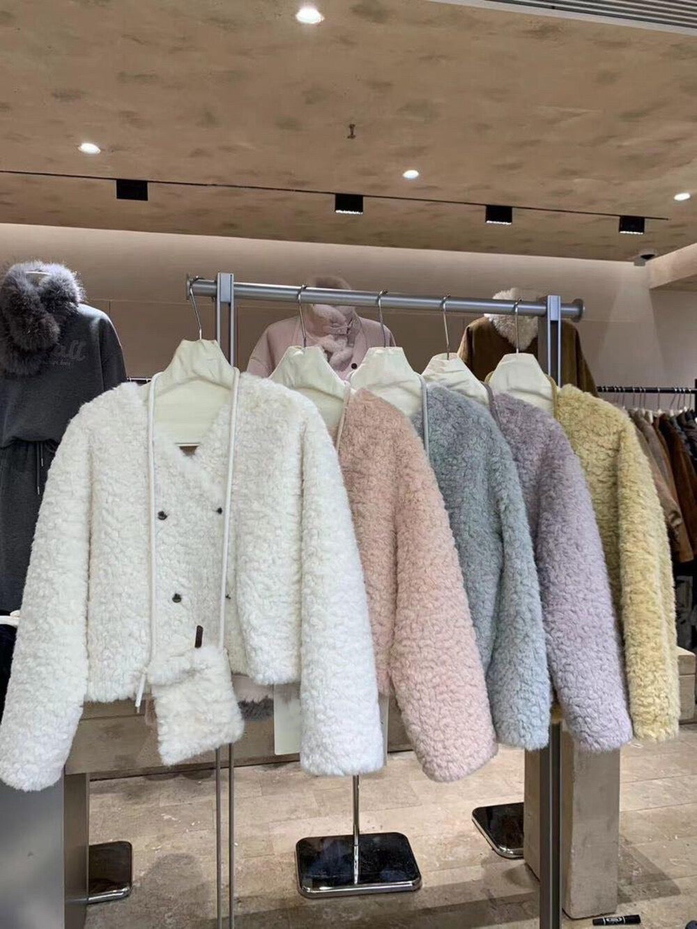 // V領雙排扣毛毛皮毛一體外套(連袋仔)