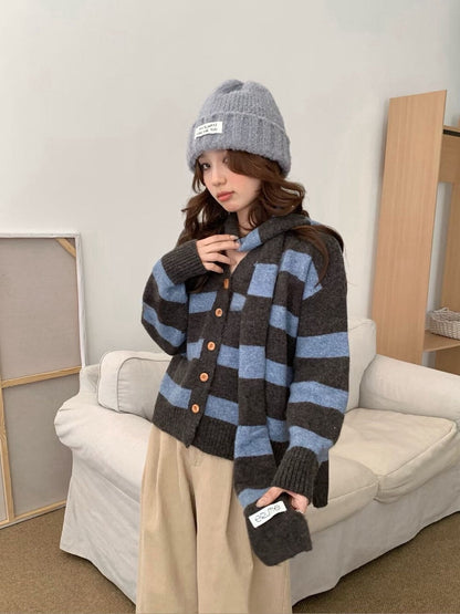 // 17%綿羊毛V領粗間條CD(連頸巾)