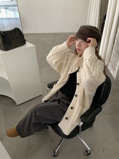 // 超重工麻花粗棒針立領CD