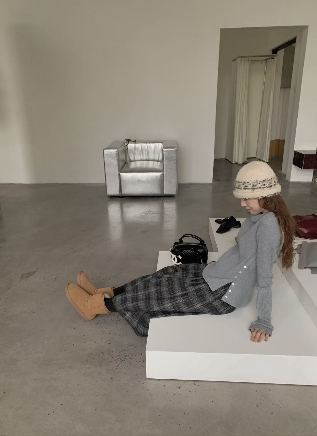 // 超顯瘦直坑紋側開鈕TEE