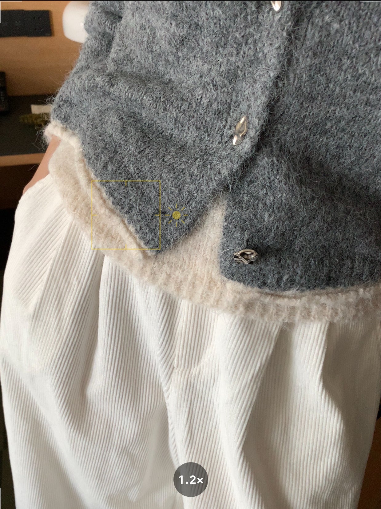 // 10%wool質感不規則鈕扣假兩件毛衣