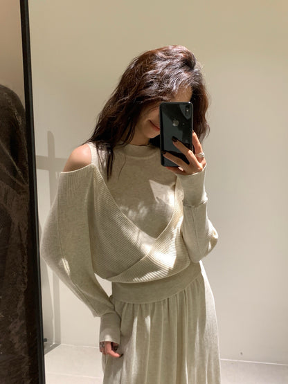 // 設計感交叉露肩針織上衣