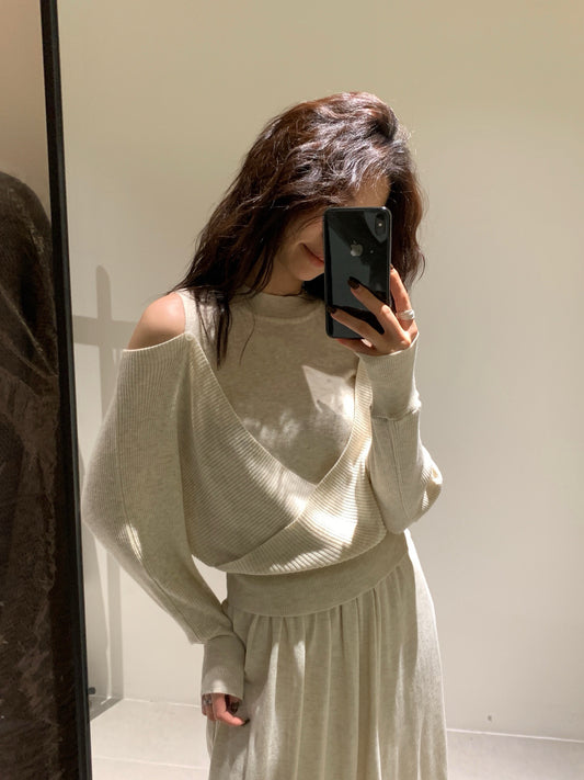 // 設計感交叉露肩針織上衣