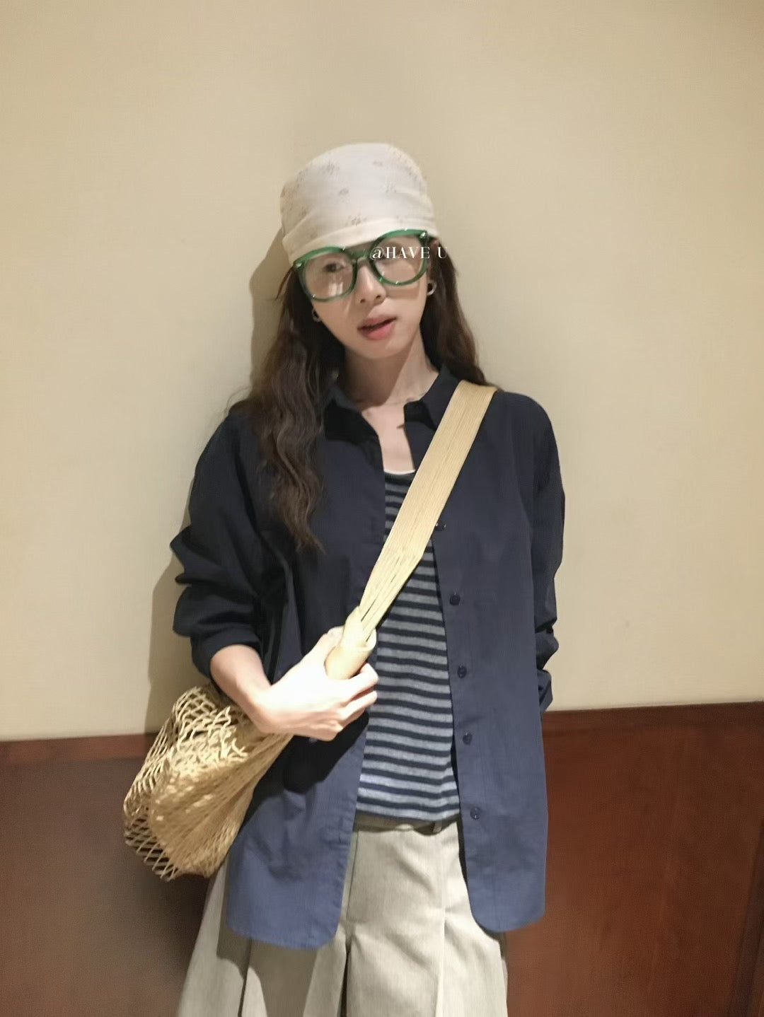 // 基礎U型領口TEE