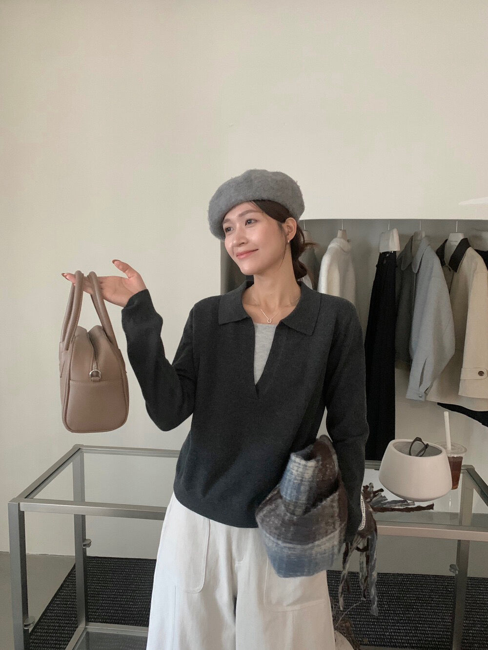 // 自帶造型假兩件小v翻領NT