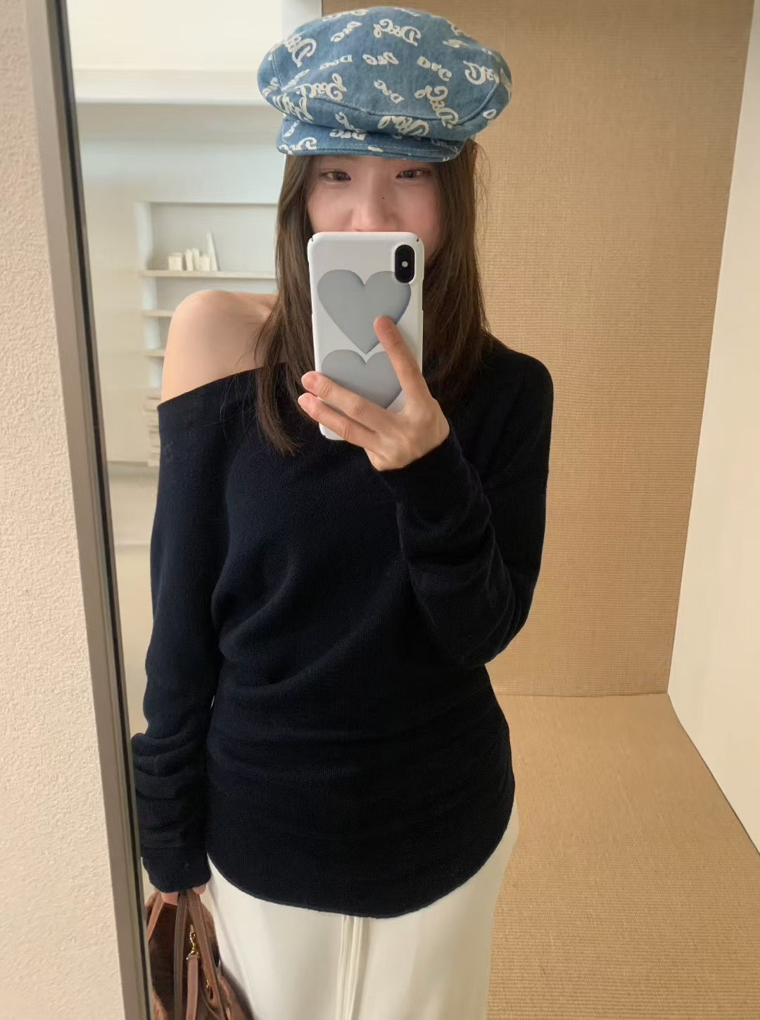// 親膚透氣腰間打褶一字領針織上衣