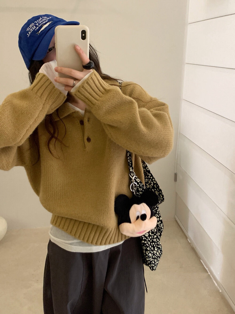 // 超韓領鈕扣粗坑紋翻領毛衣