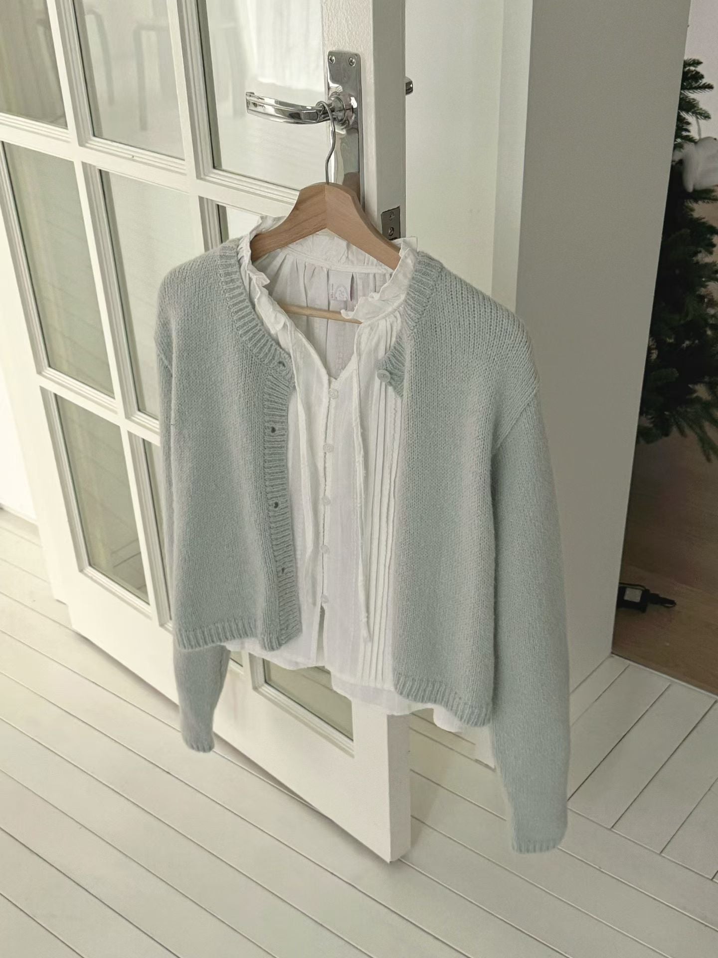 // 背後lace貼布混羊毛圓領CD