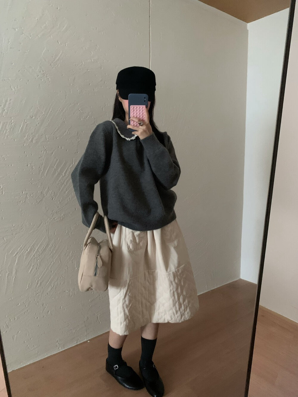 // 鈎花花邊圓翻領毛衣