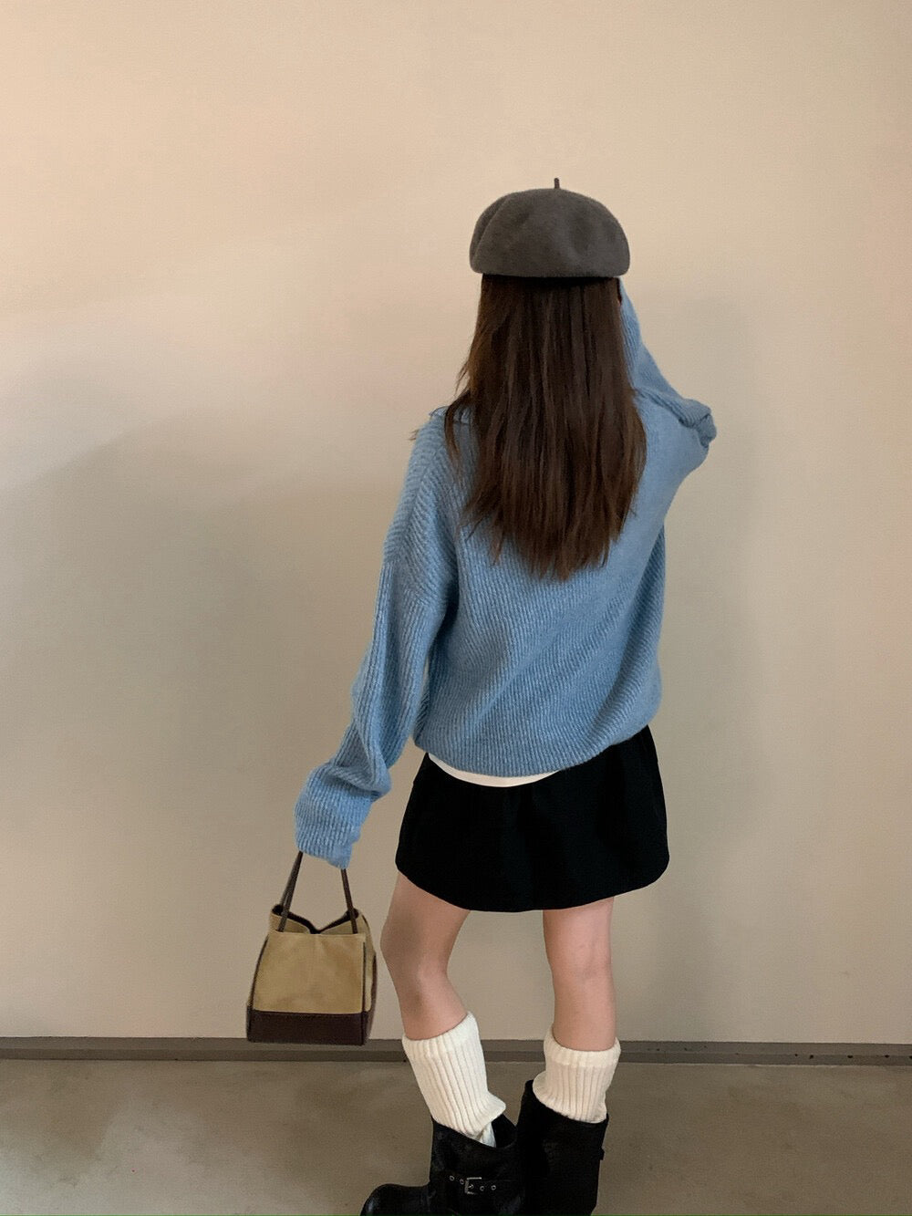 // 100%羊毛極軟糯小V翻領毛衣