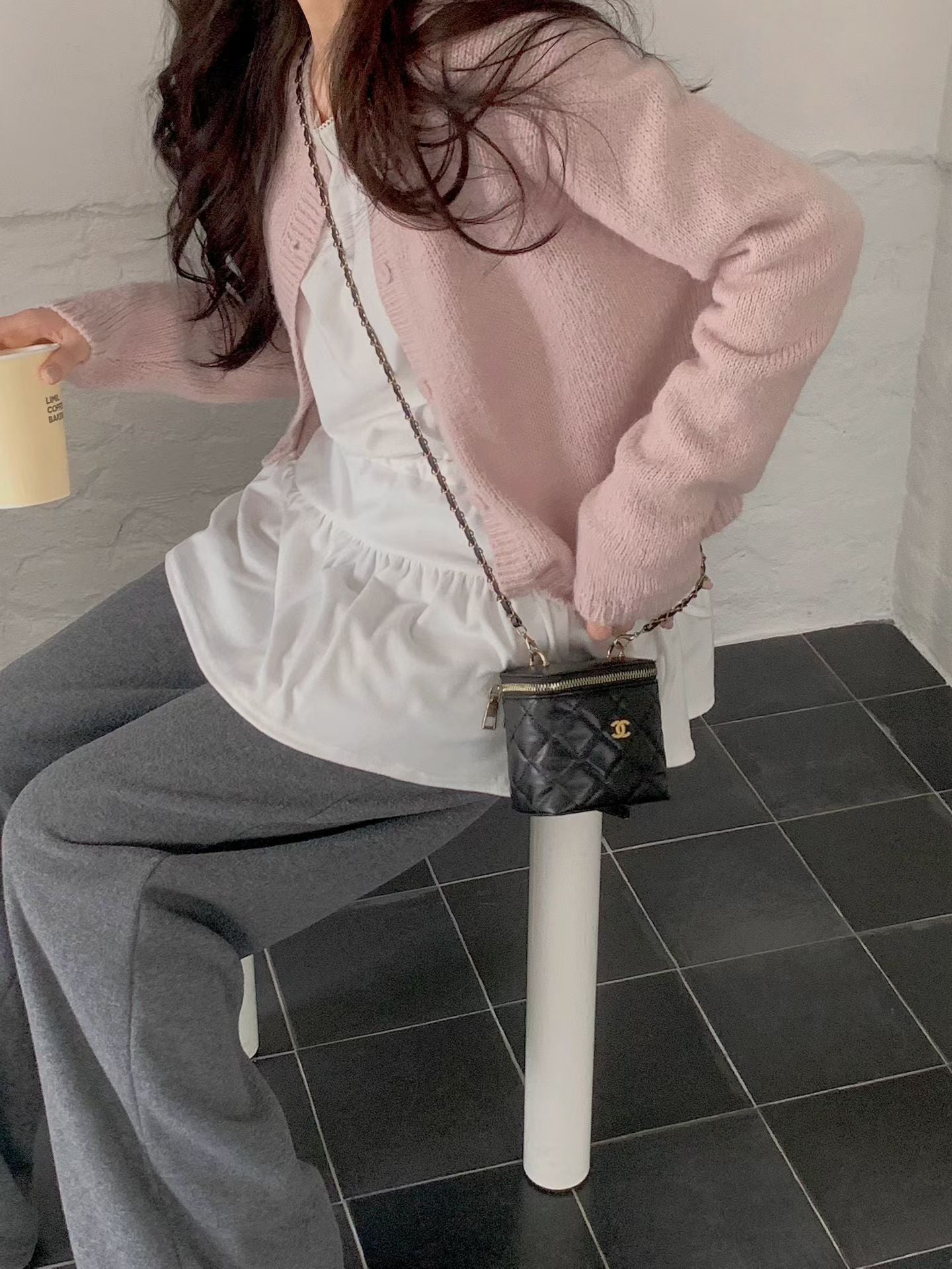 // 背後lace貼布混羊毛圓領CD