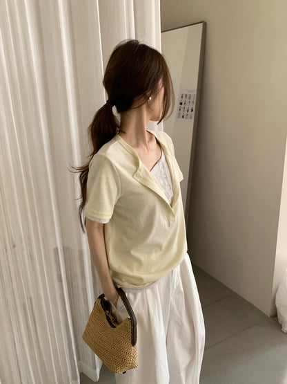 // 設計感假兩件鈕扣TEE