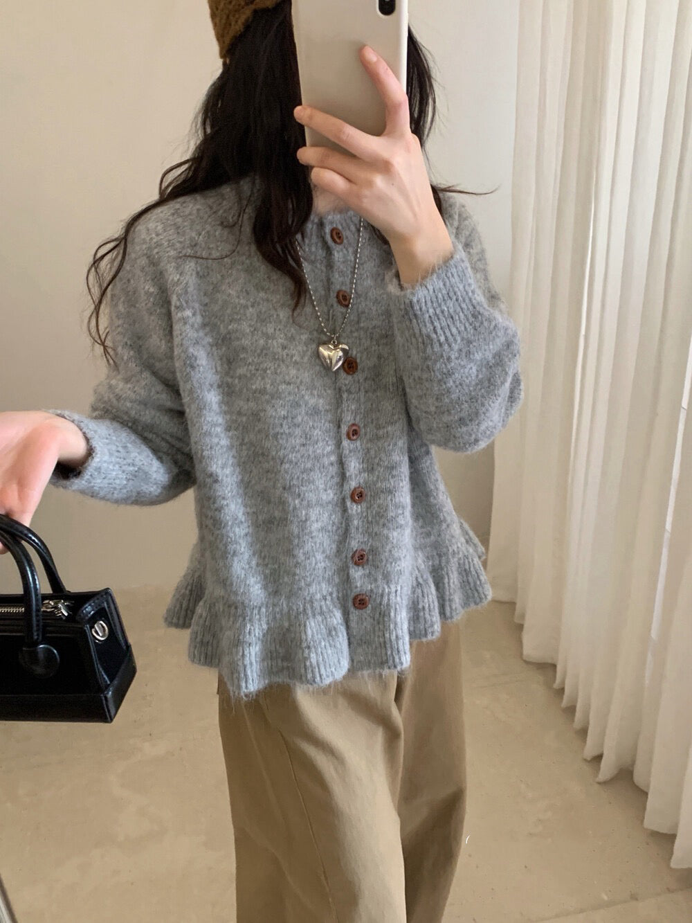 // 8%綿羊毛荷葉花邊腳排扣毛衣