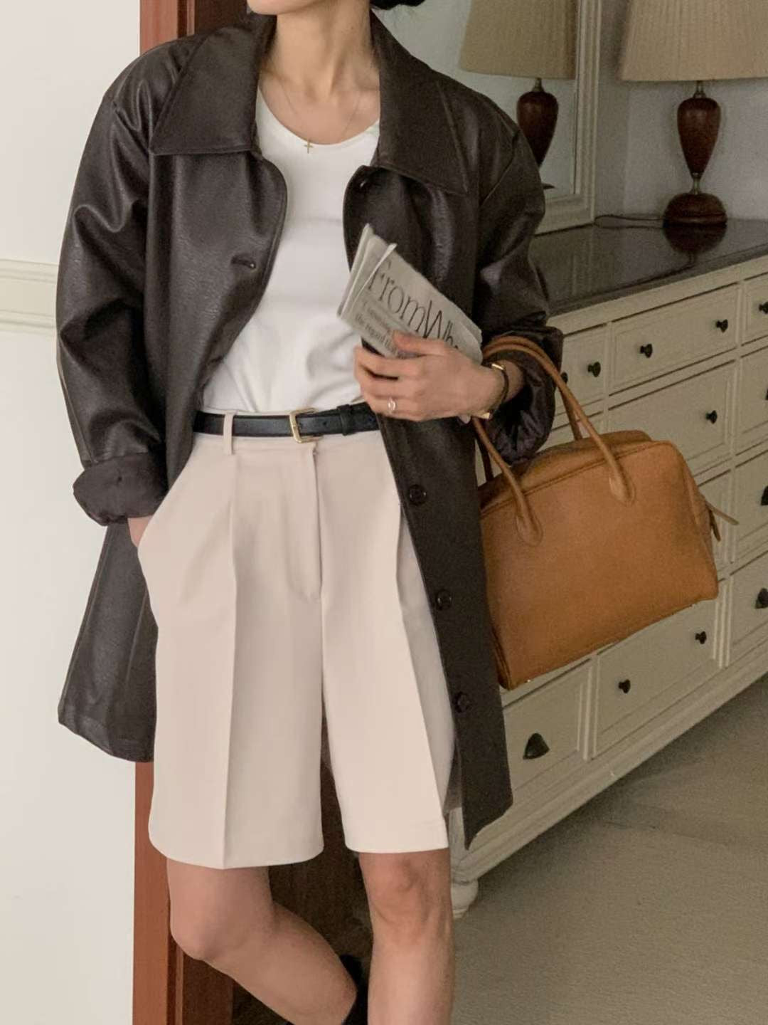 // 連腰帶中長款翻領啞光彷皮外套