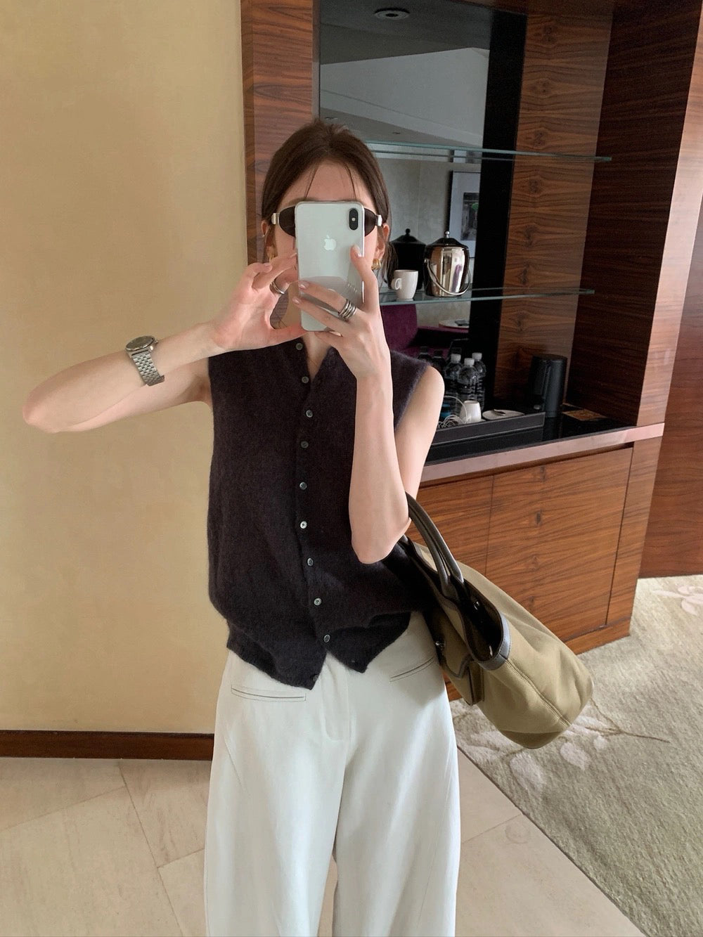 B79 / 微透膚薄款排扣羊毛背心(46%wool)