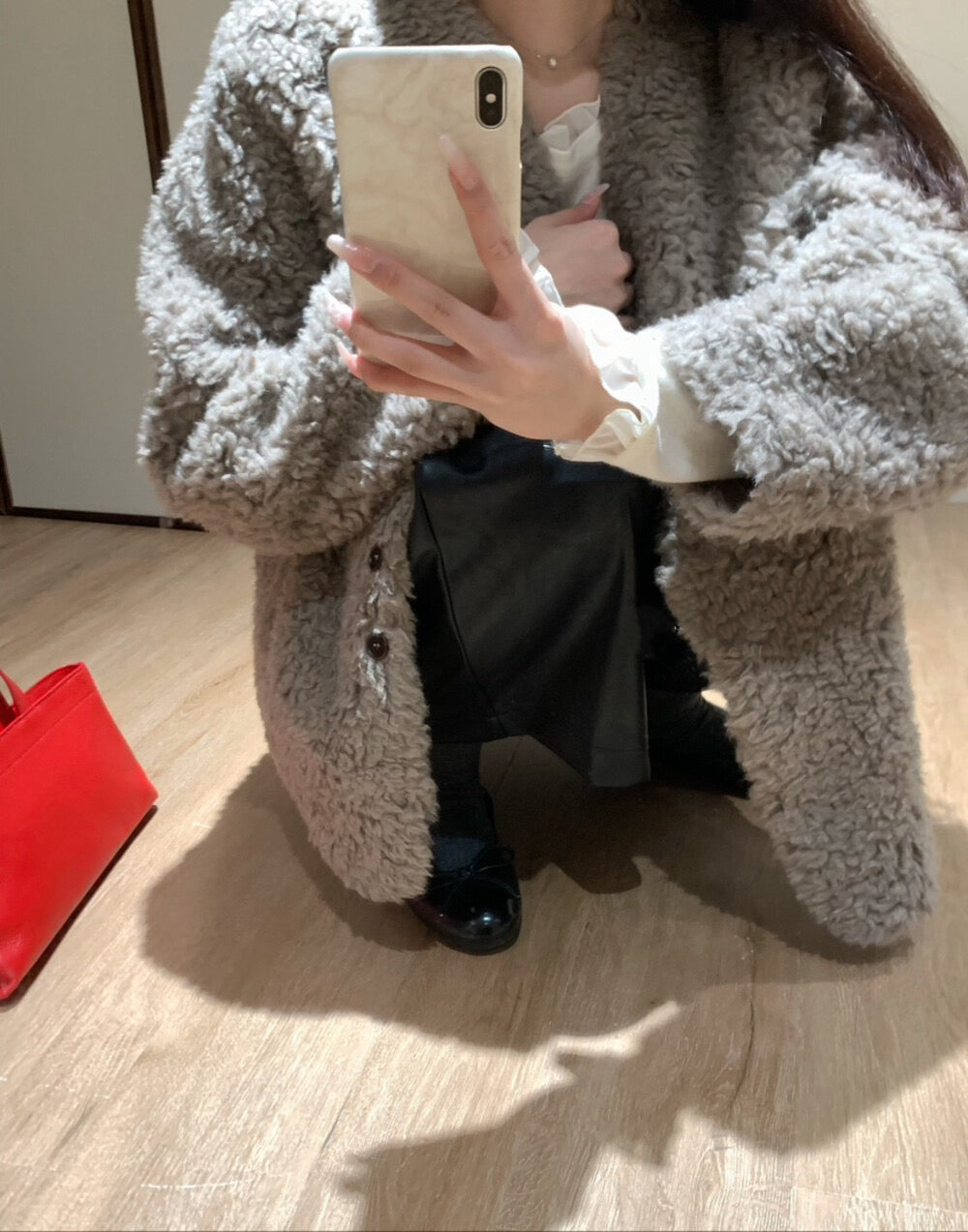 // 經典V領毛毛外套