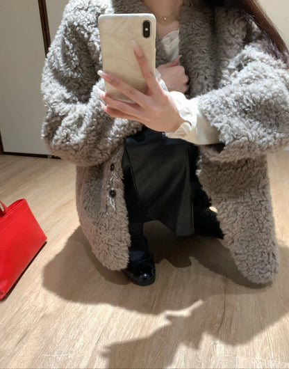 // 經典V領毛毛外套