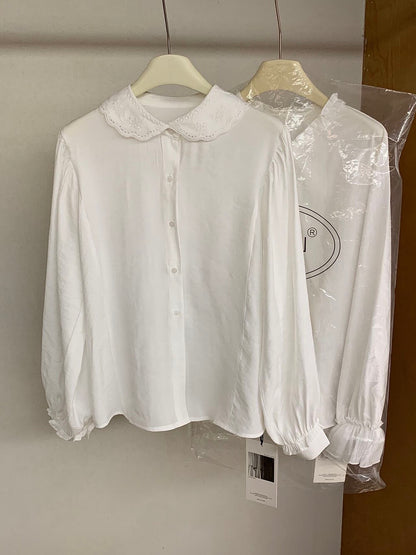 // 精緻花邊刺繡圓翻領BL