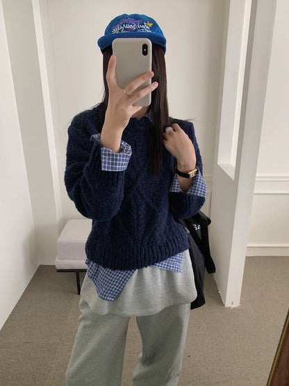 // 麻花邊領口菱格patterns毛衣