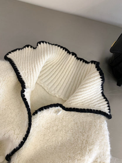 // 撞色包邊毛茸感翻領CD