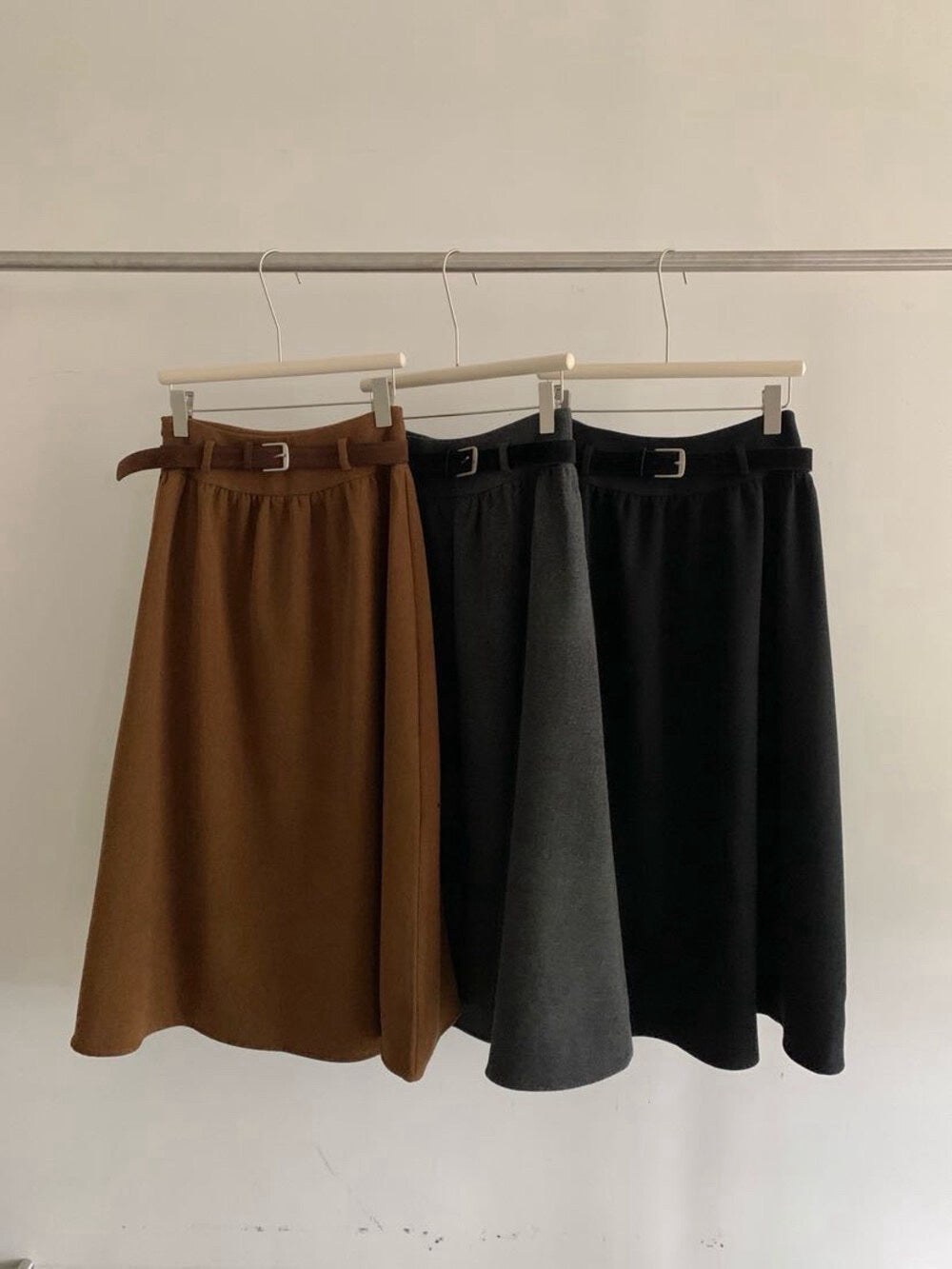 // 7%wool壓褶A字超遮肉半截裙(連腰帶)