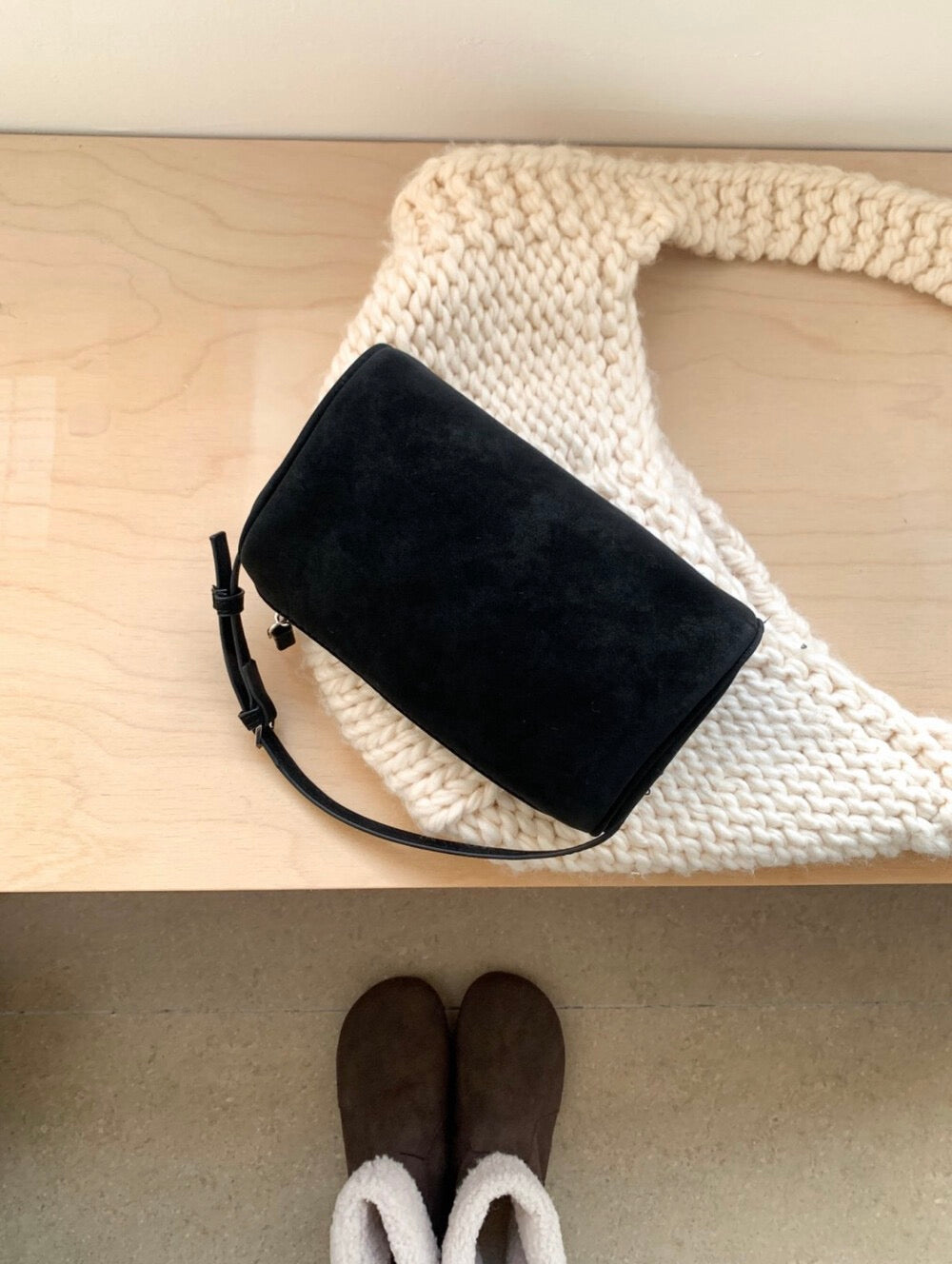 Nov. Part 3贈品🌟滿額$1200送簡約猄皮絨圓筒袋￼