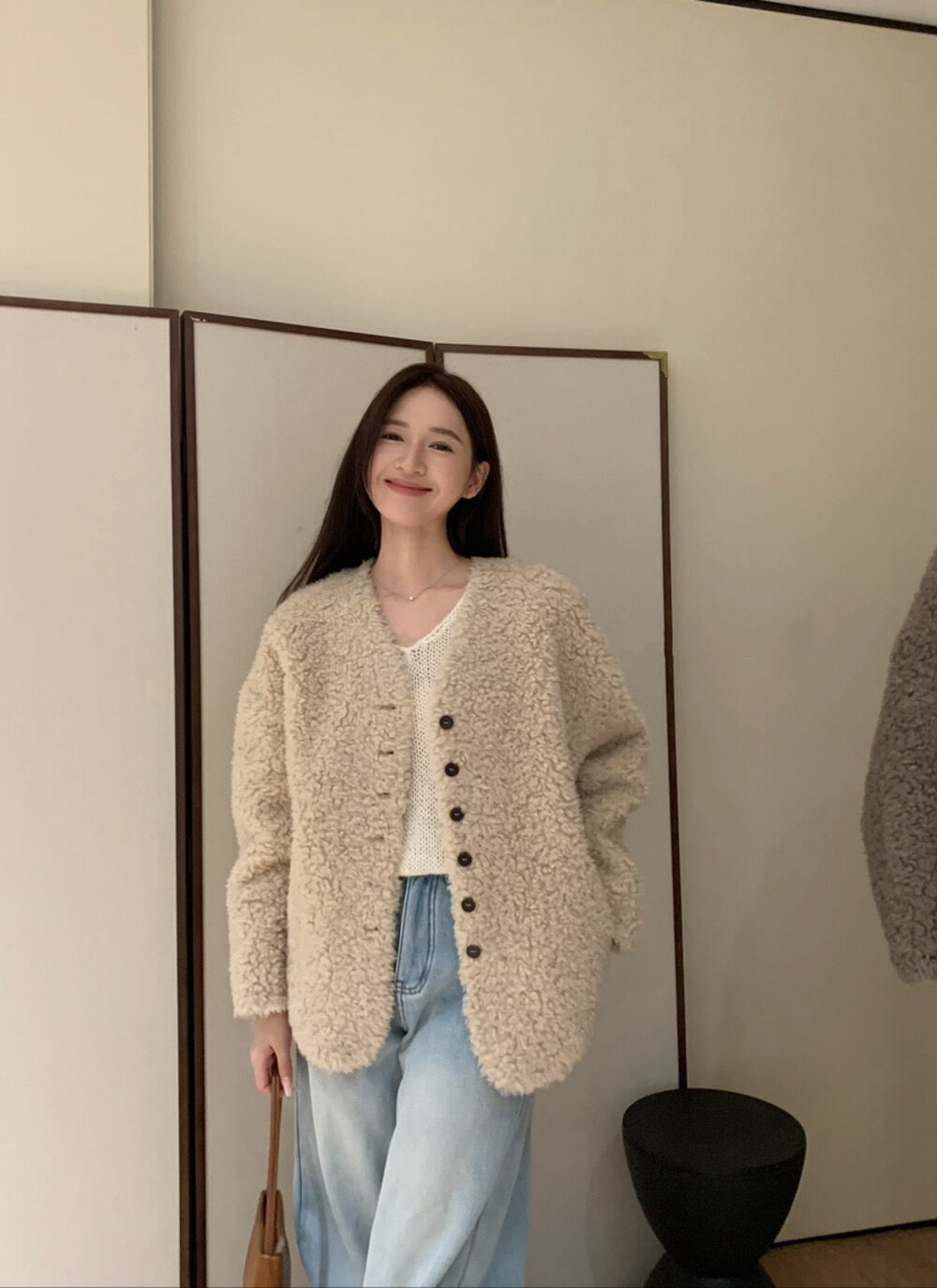 // 經典V領毛毛外套