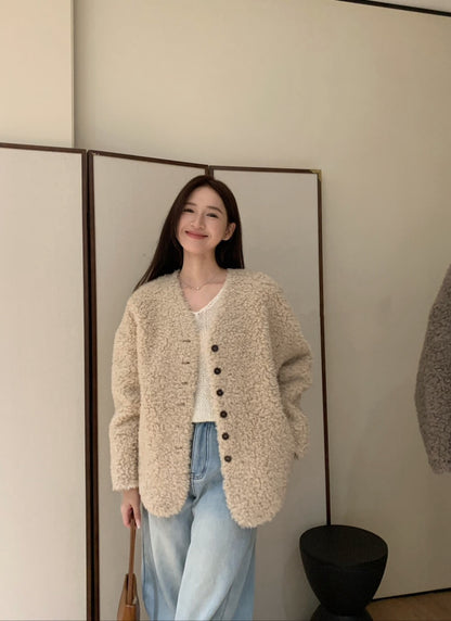 // 經典V領毛毛外套