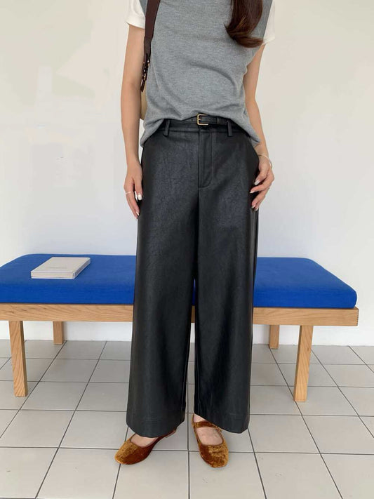 // 復古感超顯瘦連腰帶皮褲