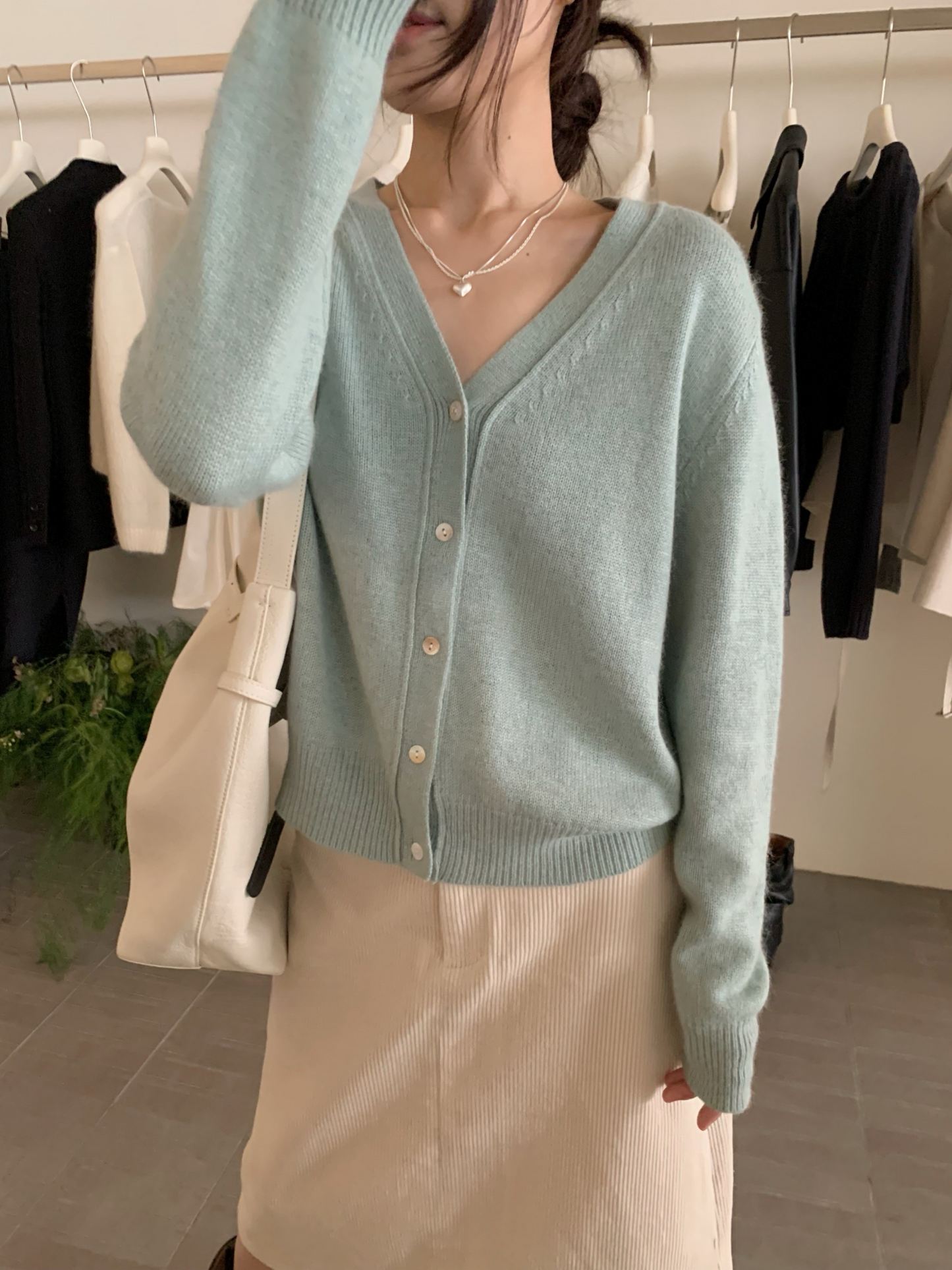 // 超soft兔絨V領CD