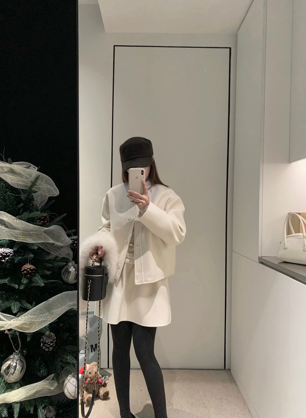 // 氣質薄夾棉圓領外套+壓褶短裙套裝(連毛毛頸巾)