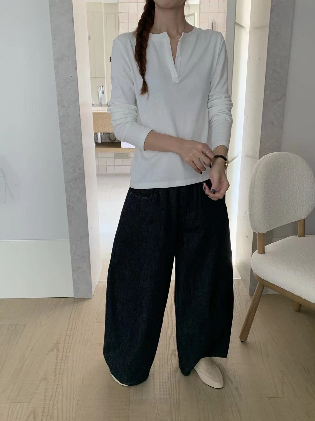 // 軟糯垂感小V領高質TEE