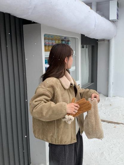 // 皮毛一體毛毛圓翻領麂皮外套