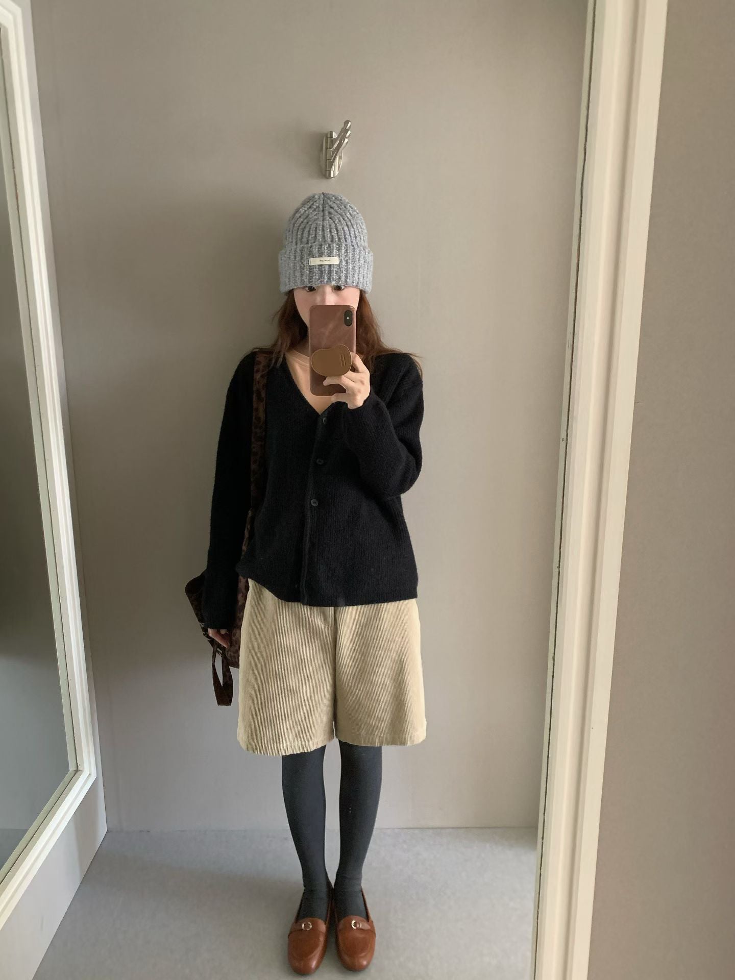 // 12色超美色系V領排扣羊絨紗CD