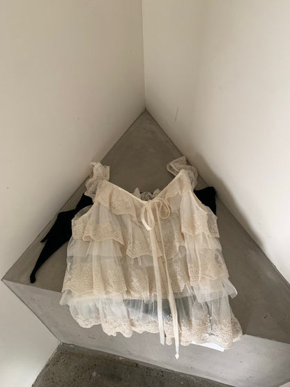 // 重工層層lace精緻背心